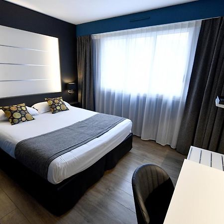 Hotel Des Quatrans Caen Esterno foto