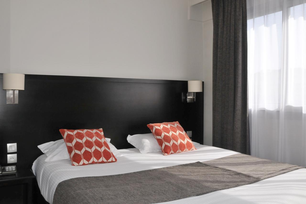 Hotel Des Quatrans Caen Esterno foto