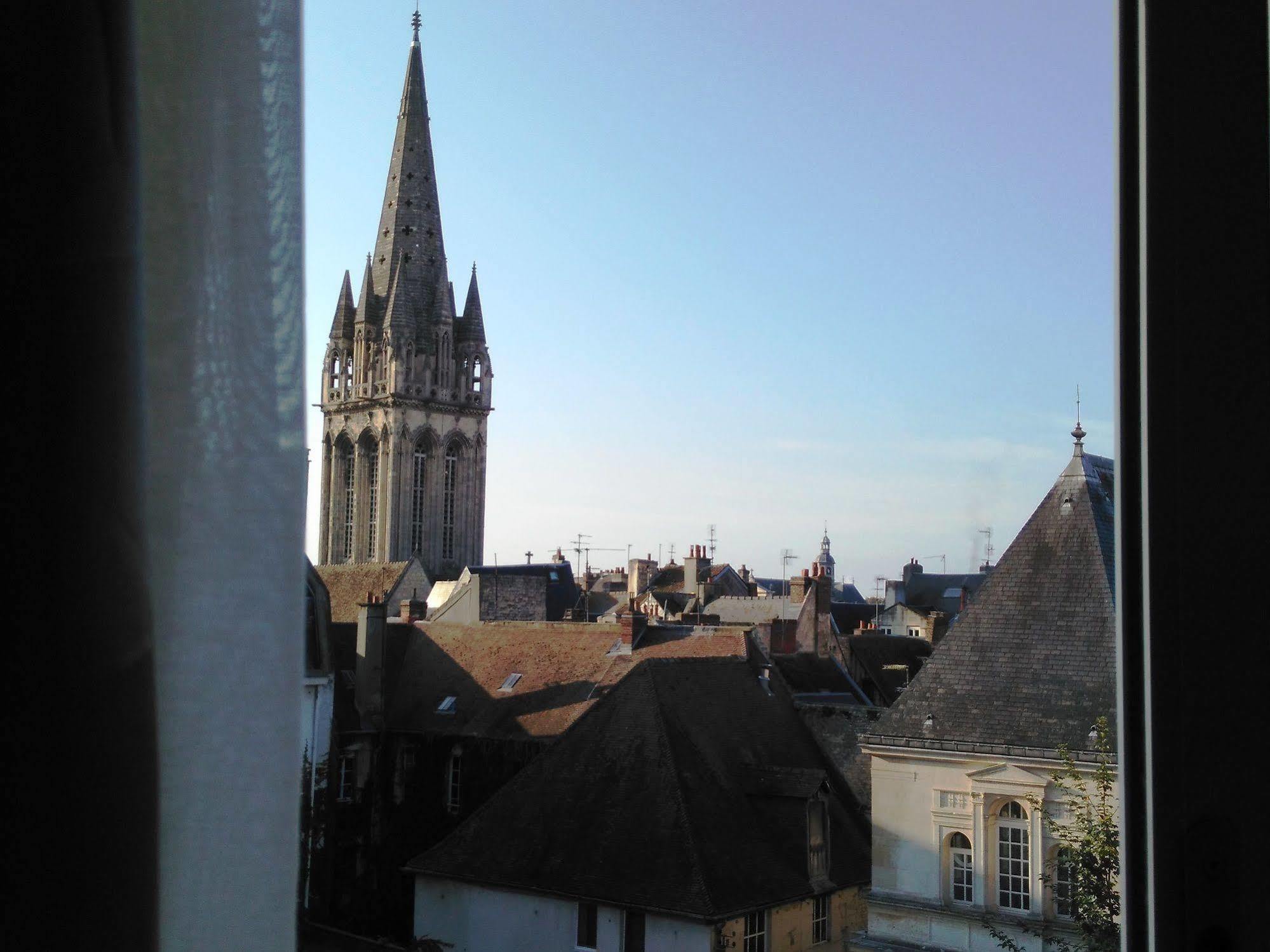 Hotel Des Quatrans Caen Esterno foto