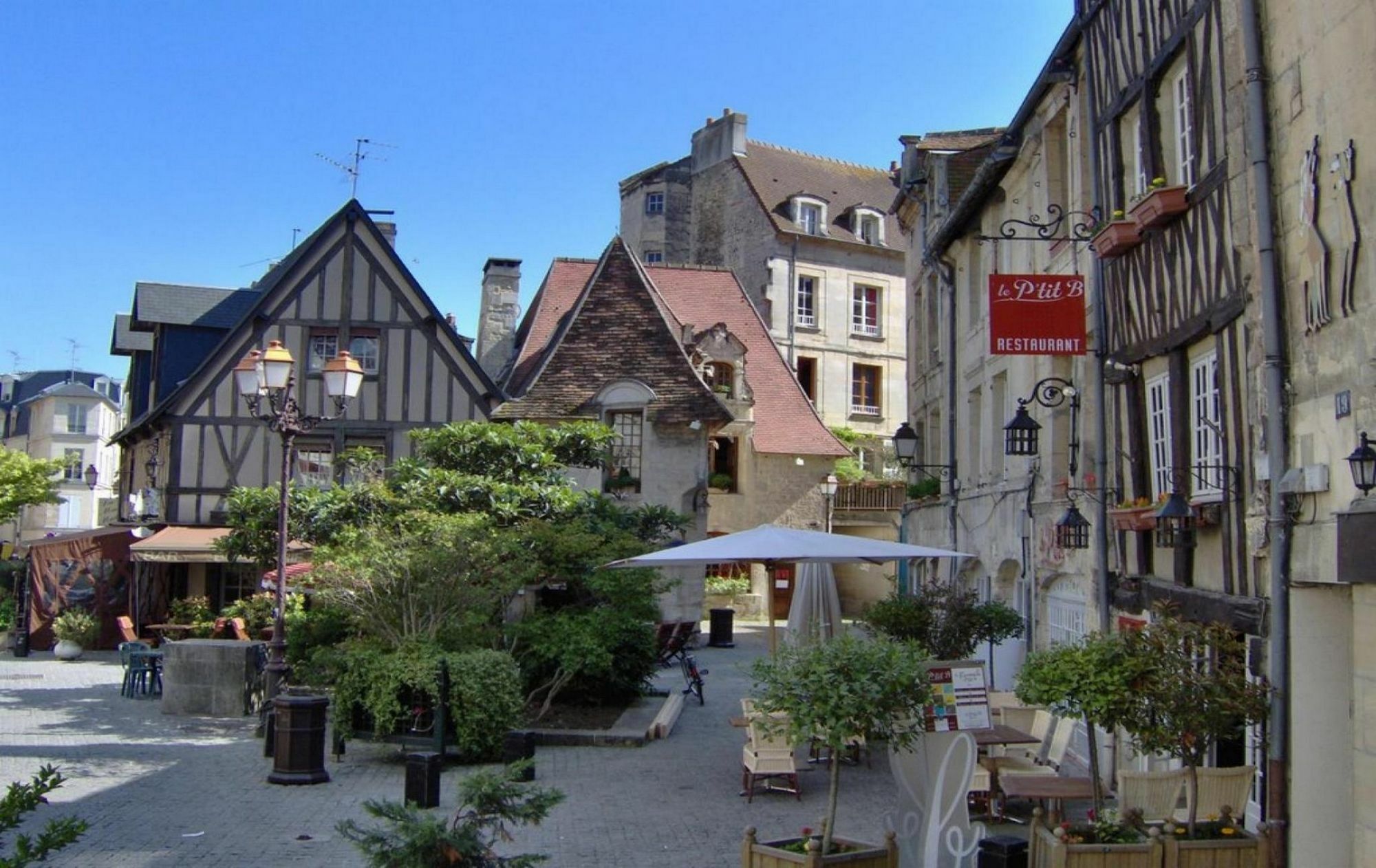 Hotel Des Quatrans Caen Esterno foto