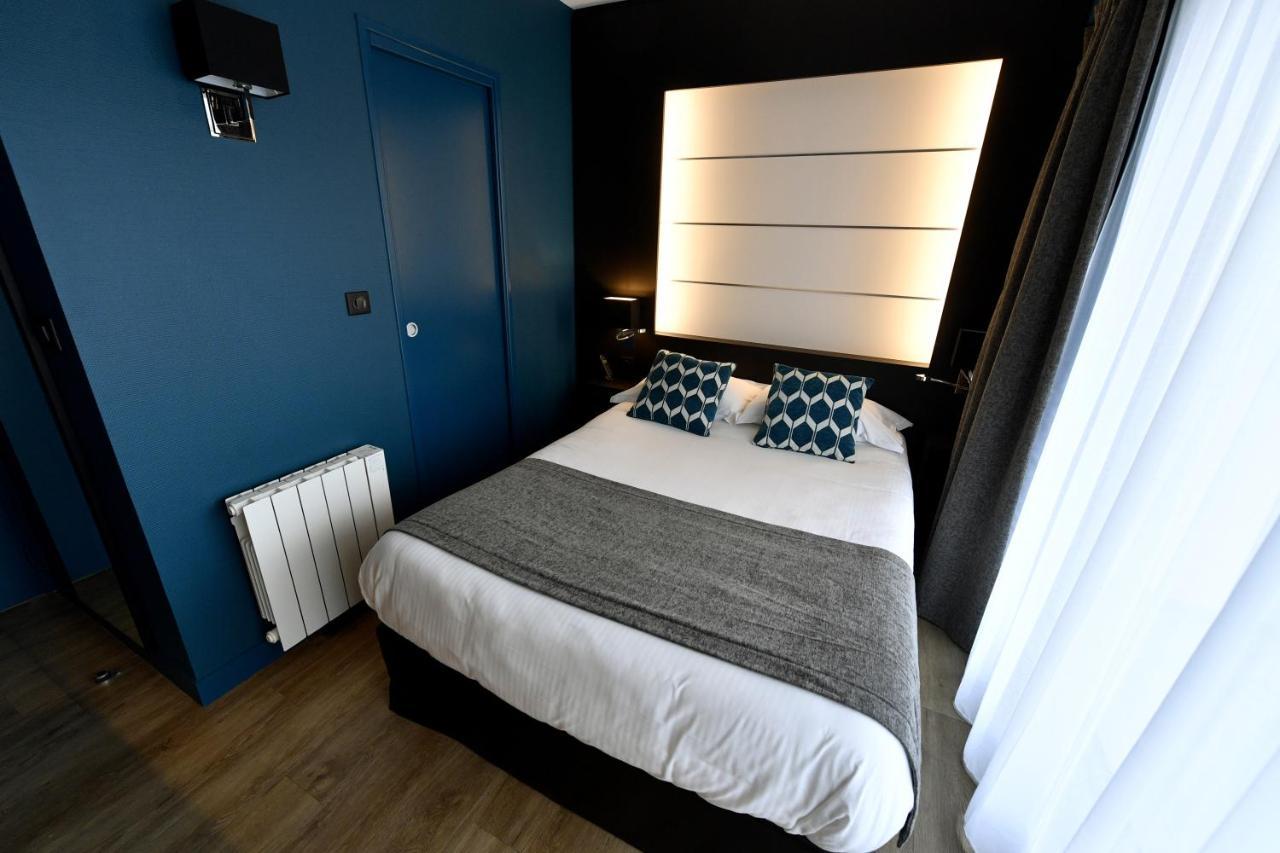 Hotel Des Quatrans Caen Esterno foto