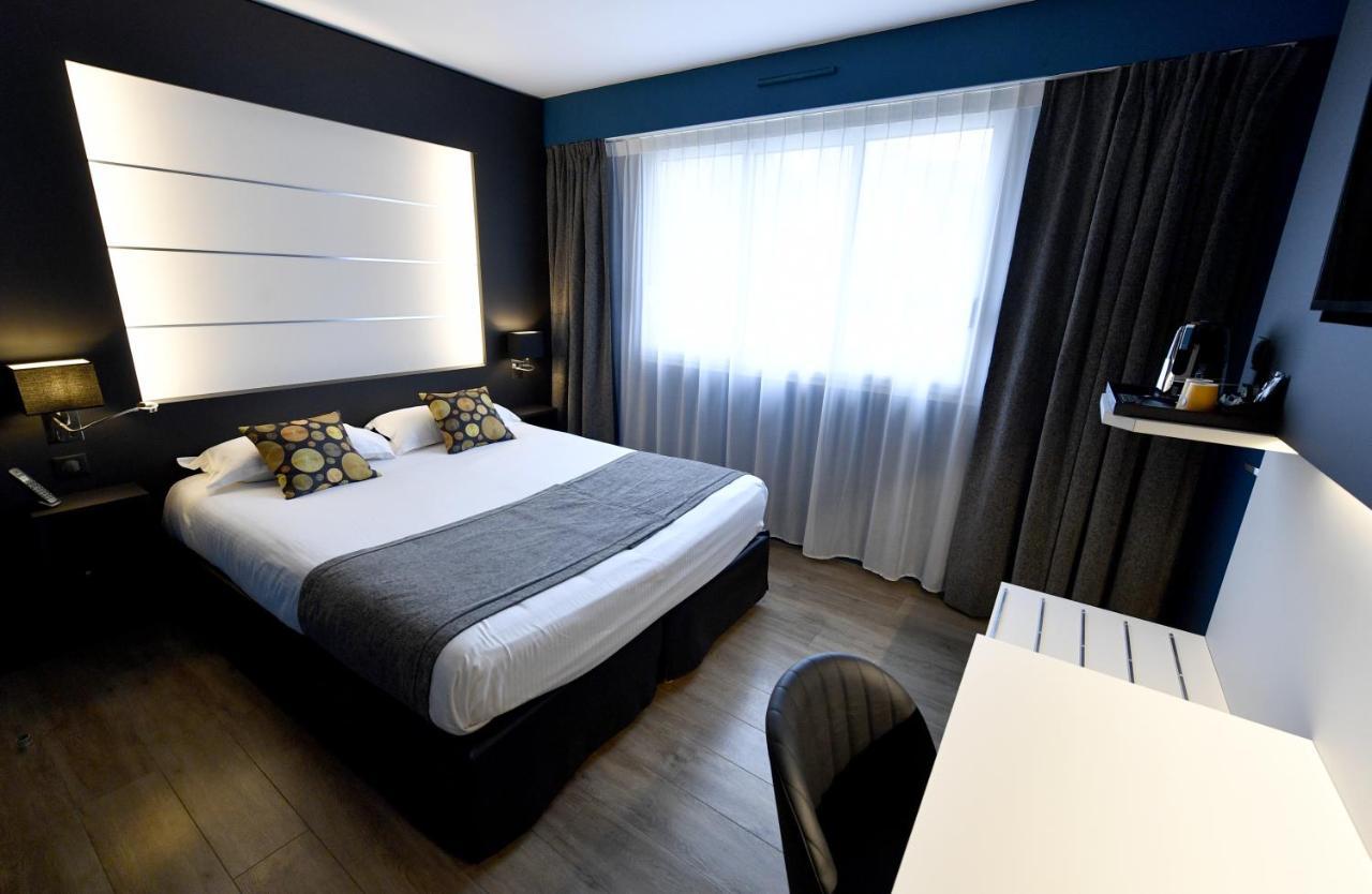 Hotel Des Quatrans Caen Esterno foto